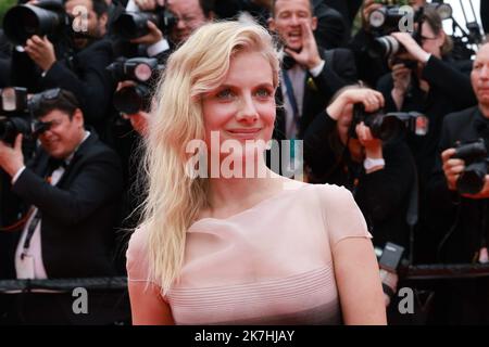 ©PHOTOPQR/NICE MATIN/Patrice Lapoirie ; Cannes ; 22/05/2022 ; Französisch Schauspielerin Melie Laurent kommt für die Vorführung des Films 'Forever Young (Les Amandiers)' bei der 75. Ausgabe der Cannes Film Festival in Cannes , Südfrankreich , auf Mai 22 , 2022 . - Internationales Filmfestival von Cannes am 22. 2022. Mai Stockfoto