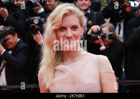 ©PHOTOPQR/NICE MATIN/Patrice Lapoirie ; Cannes ; 22/05/2022 ; Französisch Schauspielerin Melie Laurent kommt für die Vorführung des Films 'Forever Young (Les Amandiers)' bei der 75. Ausgabe der Cannes Film Festival in Cannes , Südfrankreich , auf Mai 22 , 2022 . - Internationales Filmfestival von Cannes am 22. 2022. Mai Stockfoto