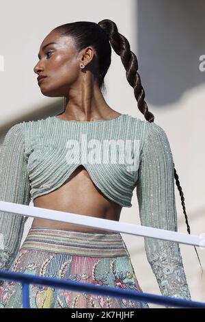 ©Francois Glories/MAXPPP - 19/05/2022 die indische Schauspielerin, Model und Aktivistin Nidi Sunil nimmt während der Filmfestspiele von Cannes 75. an einer TV-Show im Martinez Hotel Teil. Stockfoto