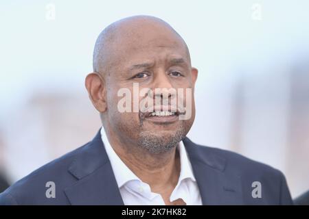 ©franck castel/MAXPPP - 16/05/2022 Forest Whitaker erhält die Ehrenpalme d'Or - Photocall - die jährlichen Filmfestspiele von Cannes 75. CANNES, FRANKREICH - MAI 17: Forest Whitaker nimmt an einer Fotozelle Teil, als er am 17. Mai 2022 im Palais des Festivals in Cannes, Frankreich, die Ehrepalme d'Or während des jährlichen Filmfestivals von Cannes 75. erhält. Stockfoto