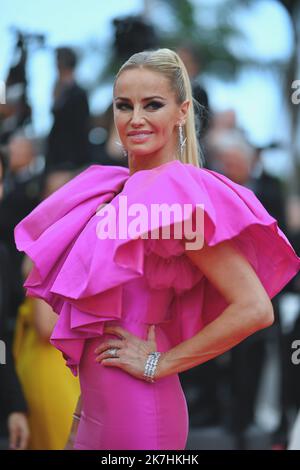 ©franck castel/MAXPPP - 20220005 Celebrity Sichtungen Tag 2 die jährlichen Filmfestspiele von Cannes 75.. adriana karambeu CANNES, FRANKREICH - MAI 18 Stockfoto