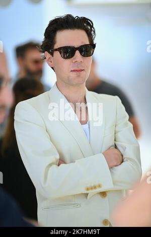 ©franck castel/MAXPPP - 20/05/2022 Rauchen verursacht Husten Fumar fait TousserPhotocall - die jährlichen Filmfestspiele von Cannes 75. CANNES, FRANKREICH - MAI 21 Vincent Lacoste Stockfoto