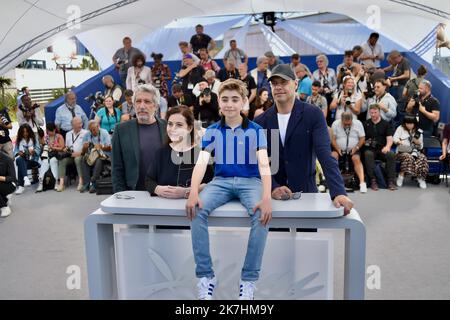 ©franck castel/MAXPPP - 20/05/2022 Le Petit Nicolas - Qu'est CE Qu'on bei Pour Etre Heureux - Photocall - The 75. Annual Cannes Film Festival CANNES, FRANKREICH - MAI 21 Aton Soumache, Ludovic Bourge, Alain Chabat, Anne Goscinny, Director Amandine Fredon, Regisseur Benjamin Massoubre, Simon Faliu, Laurent Lafitte und Lilian Eche Stockfoto