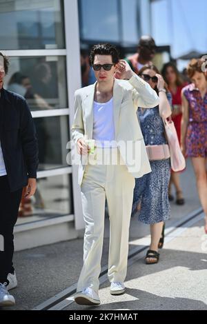 ©franck castel/MAXPPP - 20/05/2022 Rauchen verursacht Husten Fumar fait TousserPhotocall - die jährlichen Filmfestspiele von Cannes 75. CANNES, FRANKREICH - MAI 21 Vincent Lacoste Stockfoto