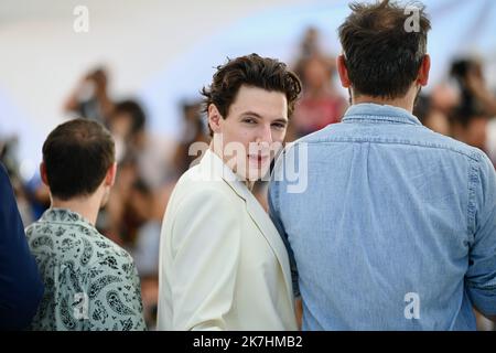 ©franck castel/MAXPPP - 20/05/2022 Rauchen verursacht Husten Fumar fait TousserPhotocall - die jährlichen Filmfestspiele von Cannes 75. CANNES, FRANKREICH - MAI 21 Vincent Lacoste Stockfoto