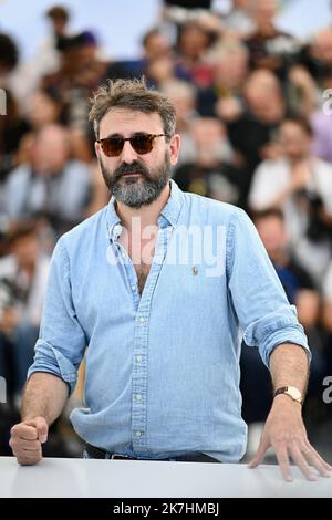 ©franck castel/MAXPPP - 20/05/2022 Rauchen verursacht Husten Fumar fait Tousser Photocall - die jährlichen Filmfestspiele von Cannes 75. CANNES, FRANKREICH - MAI 21 Quentin Dupieux Stockfoto