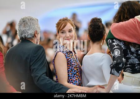 ©franck castel/MAXPPP - 20/05/2022 Rauchen verursacht Husten Fumar fait Tousser Photocall - die jährlichen Filmfestspiele von Cannes 75. CANNES, FRANKREICH - MAI 21 Anais Demoustier Stockfoto