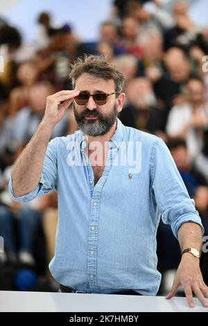 ©franck castel/MAXPPP - 20/05/2022 Rauchen verursacht Husten Fumar fait Tousser Photocall - die jährlichen Filmfestspiele von Cannes 75. CANNES, FRANKREICH - MAI 21 Quentin Dupieux Stockfoto