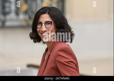 ©Julien Mattia / Le Pictorium/MAXPPP - Paris 23/05/2022 Julien Mattia / Le Pictorium - 23/5/2022 - Frankreich / Ile-de-France / Paris - Arrivee de Rima Abdul Malak, ministre de la culture au Conseil des Ministres du 23 Mai 2022 / 23/5/2022 - Frankreich / Ile-de-France (Region) / Paris - Ankunft des Kulturministers Rima Abdul Malak am 23. Mai 2022 im Ministerrat Stockfoto