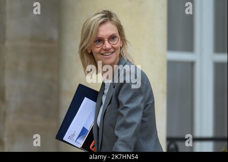 ©Julien Mattia / Le Pictorium/MAXPPP - Paris 23/05/2022 Julien Mattia / Le Pictorium - 23/5/2022 - Frankreich / Ile-de-France / Paris - Arrivee de Agnes Pannier-Runacher ministre de la transition energetique au Conseil des Ministres du 23 Mai 2022 / 23/5/2022 - Frankreich / Ile-de-France (Region) / Paris - Ankunft Von Agnes Pannier-Runacher, Ministerin für Energiewende, beim Ministerrat am 23. Mai 2022 Stockfoto