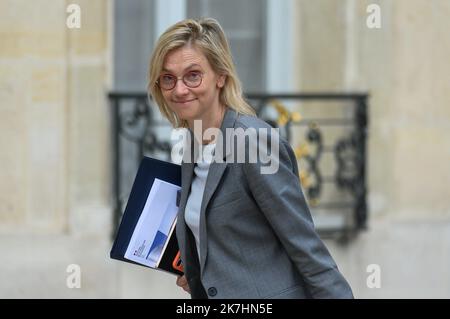 ©Julien Mattia / Le Pictorium/MAXPPP - Paris 23/05/2022 Julien Mattia / Le Pictorium - 23/5/2022 - Frankreich / Ile-de-France / Paris - Arrivee de Agnes Pannier-Runacher ministre de la transition energetique au Conseil des Ministres du 23 Mai 2022 / 23/5/2022 - Frankreich / Ile-de-France (Region) / Paris - Ankunft Von Agnes Pannier-Runacher, Ministerin für Energiewende, beim Ministerrat am 23. Mai 2022 Stockfoto