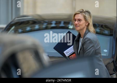 ©Julien Mattia / Le Pictorium/MAXPPP - Paris 23/05/2022 Julien Mattia / Le Pictorium - 23/5/2022 - Frankreich / Ile-de-France / Paris - Arrivee de Agnes Pannier-Runacher ministre de la transition energetique au Conseil des Ministres du 23 Mai 2022 / 23/5/2022 - Frankreich / Ile-de-France (Region) / Paris - Ankunft Von Agnes Pannier-Runacher, Ministerin für Energiewende, beim Ministerrat am 23. Mai 2022 Stockfoto