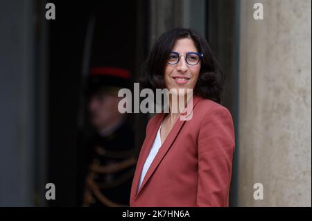 ©Julien Mattia / Le Pictorium/MAXPPP - Paris 23/05/2022 Julien Mattia / Le Pictorium - 23/5/2022 - Frankreich / Ile-de-France / Paris - Arrivee de Rima Abdul Malak, ministre de la culture au Conseil des Ministres du 23 Mai 2022 / 23/5/2022 - Frankreich / Ile-de-France (Region) / Paris - Ankunft des Kulturministers Rima Abdul Malak am 23. Mai 2022 im Ministerrat Stockfoto