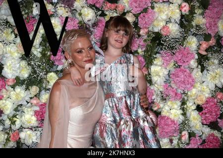 ©PHOTOPQR/NICE MATIN/Jean François Ottonello ; Monaco ; 24/05/2022 ; Ceremonie des MCFW Fashion Awards a l’Opera de Monte-Carlo en Presence de la princesse Charlene et de la princesse Gabriella . Preisverleihung der Fashion Awards in der Oper von Monte-Carlo am 24. Mai 2022 Stockfoto