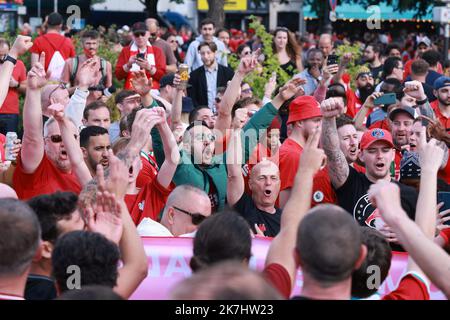 ©PHOTOPQR/LE PARISIEN/Ph Lavieille ; PARIS ; 28/05/2022 ; Finale de la Ligue des Champions opposant l'équipe de Liverpool face au Réal de Madrid Fan Zone pour les Supporters de Liverpool Cours de Vincennes (12éme) - Champions League Finale zwischen Liverpool und Real Madrid Stockfoto