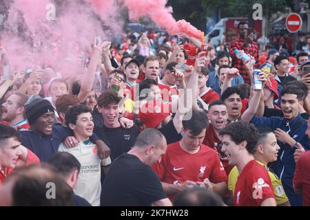 ©PHOTOPQR/LE PARISIEN/Ph Lavieille ; PARIS ; 28/05/2022 ; Finale de la Ligue des Champions opposant l'équipe de Liverpool face au Réal de Madrid Fan Zone pour les Supporters de Liverpool Cours de Vincennes (12éme) - Champions League Finale zwischen Liverpool und Real Madrid Stockfoto