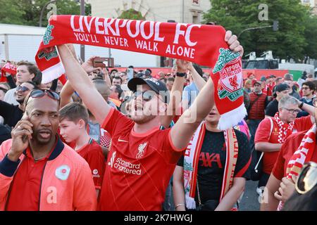 ©PHOTOPQR/LE PARISIEN/Ph Lavieille ; PARIS ; 28/05/2022 ; Finale de la Ligue des Champions opposant l'équipe de Liverpool face au Réal de Madrid Fan Zone pour les Supporters de Liverpool Cours de Vincennes (12éme) Stockfoto