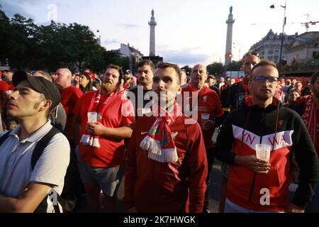 ©PHOTOPQR/LE PARISIEN/Ph Lavieille ; PARIS ; 28/05/2022 ; Finale de la Ligue des Champions opposant l'équipe de Liverpool face au Réal de Madrid Fan Zone pour les Supporters de Liverpool Cours de Vincennes (12éme) Stockfoto