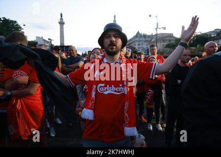 ©PHOTOPQR/LE PARISIEN/Ph Lavieille ; PARIS ; 28/05/2022 ; Finale de la Ligue des Champions opposant l'équipe de Liverpool face au Réal de Madrid Fan Zone pour les Supporters de Liverpool Cours de Vincennes (12éme) Stockfoto