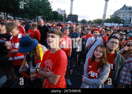 ©PHOTOPQR/LE PARISIEN/Ph Lavieille ; PARIS ; 28/05/2022 ; Finale de la Ligue des Champions opposant l'équipe de Liverpool face au Réal de Madrid Fan Zone pour les Supporters de Liverpool Cours de Vincennes (12éme) Stockfoto