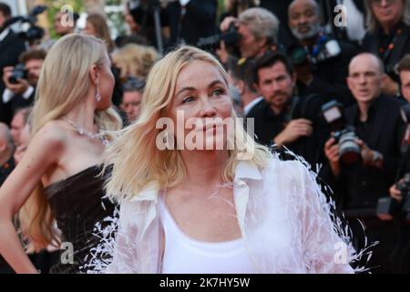 ©PHOTOPQR/NICE MATIN/Patrice Lapoirie ; Cannes ; 25/05/2022 ; Französisch Schauspielerin Emmanuelle Beart kommt für die Vorführung des Films 'Elvis' während der 75. Ausgabe des Cannes Film Festival in Cannes , Südfrankreich , auf Mai 25 , 2022 Stockfoto