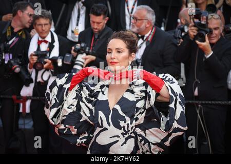 ©PHOTOPQR/LE PARISIEN/Fred Dugit ; Cannes ; 25/05/2022 ; Cuture / Cinéma Palais des Festivals à Cannes (06), le 25 Mai 2022 Tapis Rouge du Film ELVIS de Baz Luhrmann Noomi RAPACE Photo LP / Fred Dugit Stockfoto