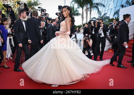 ©PHOTOPQR/LE PARISIEN/Fred Dugit ; Cannes ; 25/05/2022 ; Cuture / Cinéma Palais des Festivals à Cannes (06), le 25 Mai 2022 Tapis Rouge du Film ELVIS de Baz Luhrmann Winnie Harlow Photo LP / Fred Dugit Stockfoto