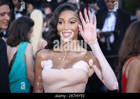 ©PHOTOPQR/LE PARISIEN/Fred Dugit ; Cannes ; 25/05/2022 ; Cuture / Cinéma Palais des Festivals à Cannes (06), le 25 Mai 2022 Tapis Rouge du Film ELVIS de Baz Luhrmann Winnie Harlow Photo LP / Fred Dugit Stockfoto