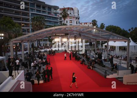 ©PHOTOPQR/LE PARISIEN/Fred Dugit ; Cannes ; 26/05/2022 ; Cuture / Cinéma Palais des Festival à Cannes (06), le 26 Mai 2022 Le tapis Rouge du Festival de Cannes Photo LP / Fred Dugit - Cannes International Film Festival. Stockfoto