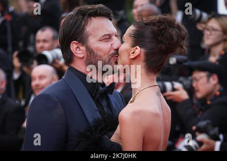 ©PHOTOPQR/LE PARISIEN/Fred Dugit ; Cannes ; 28/05/2022 ; Cuture / Cinéma Palais des Festival à Cannes (06), le 28 Mai 2022 Palmares du 75e fesival du Film international de Cannes Samuel Le Bihan et Stefania Christian Photo LP / Fred Dugit Stockfoto