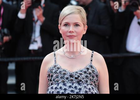 ©Pierre Teyssot/MAXPPP ; Cannes Film Festival 2022. 75. Ausgabe des 'Festival International du Film de Cannes' am 27/05/2022 in Cannes, Frankreich. DIE US-Schauspielerin Michelle Williams geht nach der Vorführung des Films „Showing Up“ Michelle Williams aus. â© Pierre Teyssot / Maxppp - die jährlichen Filmfestspiele von Cannes 75. 27. Mai 2022 Stockfoto