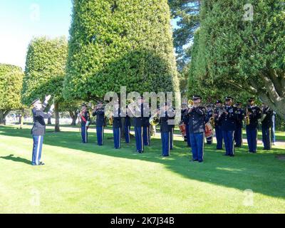 ©PHOTOPQR/OUEST FRANKREICH/SALLARD Guillaume ; ; 29/05/2022 ; Sur les pelouses impecables du Cimetière, une musique militaire américaine participe à la cérémonie . A Colleville-sur-Mer, les Américains se souviennent de leurs morts, pour le Memorial Day Colleville sur Mer, Frankreich, Mai 29. 2022. Tribut für die Soldaten Opfer während der landung in der normandie mit 600 Menschen Stockfoto