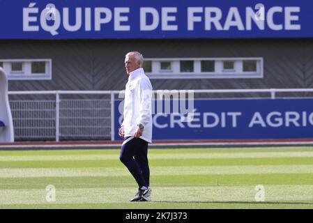 ©PHOTOPQR/LE PARISIEN/LP / ARNAUD JOURNOIS ; CLAIREFONTAINE ; 30/05/2022 ; RASSEMBLEMENT DE L'EQUIPE DE FRANCE DE FOOTBALL POUR PREPARER LES MATCHS DE LIGUE DES NATION / DIDIER DESCHAMPS - CLAIREFONTAINE, FRANCE, MAY 30TH 2022. Französische Fußballnationalmannschaft oder Training für die Nations League Stockfoto