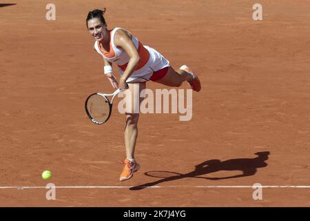 ©Sebastien Muylaert/MAXPPP - Paris 02/06/2022 Martina Trevisan aus Italien tritt beim Halbfinale der Frauen im Einzel am 12. Tag bei Roland Garros in Paris gegen Coco Gauff aus den Vereinigten Staaten an. 02.06.2022 Stockfoto