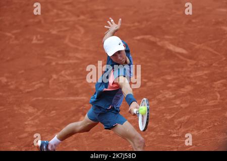 ©PHOTOPQR/LE PARISIEN/LP / ARNAUD JOURNOIS ; PARIS ; 03/06/2022 ; TENNIS , ROLAND GARROS 2022 , DEMI FINALE SIMPLE JUNIOR , GABRIEL DEBRU (FOTO) VS DINO PRIZMIC Stockfoto