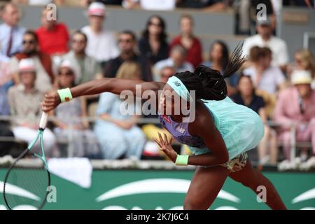 ©PHOTOPQR/LE PARISIEN/LP / Arnaud Journois ; PARIS ; 04/06/2022 ; TENNIS , ROLAND GARROS 2022 , 04/06/2022 , FINALE DAME , IGA SWIATEK vs COCO GAUFF Juni 4. 2022 Französisch Open Turnier bei Roland Garros Stockfoto