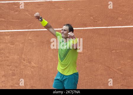 ©Sebastien Muylaert/MAXPPP - Paris 05/06/2022 der Spanier Rafael Nadal reagiert nach seinem Sieg im Finale der Männer gegen Casper Ruud aus Norwegen am 15. Tag der French Open 2022 bei Roland Garros in Paris, Frankreich. 05.06.2022 Stockfoto