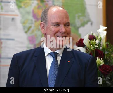 ©Mourad ALLILI/MAXPPP - 08/06/2022 Voiron Isere le 09/06/2022 : Ceremonie de remise des insignes de chevalier dans l ordre de la Legion d honneur a Mr Gerard Christaud ancien championde france de boxe ,l a participe aux Jeux olympiques d'hiver de 1968, 1972, 1976 et 1984 en Presence de son ami le Prince Albert II de Monaco. Prinz Albert war wegen der Auszeichnung seines Freundes Gérard Christaud in Voiron, Frankreich, der am 8.. Juni 2022 die Insignien des Ritters der Ehrenlegion erhielt Stockfoto