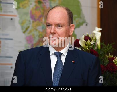 ©Mourad ALLILI/MAXPPP - 08/06/2022 Voiron Isere le 09/06/2022 : Ceremonie de remise des insignes de chevalier dans l ordre de la Legion d honneur a Mr Gerard Christaud ancien championde france de boxe ,l a participe aux Jeux olympiques d'hiver de 1968, 1972, 1976 et 1984 en Presence de son ami le Prince Albert II de Monaco. Prinz Albert war wegen der Auszeichnung seines Freundes Gérard Christaud in Voiron, Frankreich, der am 8.. Juni 2022 die Insignien des Ritters der Ehrenlegion erhielt Stockfoto