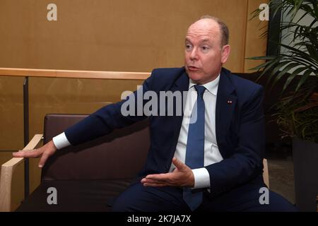 ©Mourad ALLILI/MAXPPP - 08/06/2022 Voiron Isere le 09/06/2022 : Ceremonie de remise des insignes de chevalier dans l ordre de la Legion d honneur a Mr Gerard Christaud ancien championde france de boxe ,l a participe aux Jeux olympiques d'hiver de 1968, 1972, 1976 et 1984 en Presence de son ami le Prince Albert II de Monaco. Prinz Albert war wegen der Auszeichnung seines Freundes Gérard Christaud in Voiron, Frankreich, der am 8.. Juni 2022 die Insignien des Ritters der Ehrenlegion erhielt Stockfoto