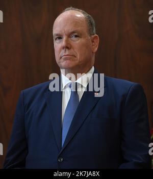 ©Mourad ALLILI/MAXPPP - 08/06/2022 Voiron Isere le 09/06/2022 : Ceremonie de remise des insignes de chevalier dans l ordre de la Legion d honneur a Mr Gerard Christaud ancien championde france de boxe ,l a participe aux Jeux olympiques d'hiver de 1968, 1972, 1976 et 1984 en Presence de son ami le Prince Albert II de Monaco. Prinz Albert war wegen der Auszeichnung seines Freundes Gérard Christaud in Voiron, Frankreich, der am 8.. Juni 2022 die Insignien des Ritters der Ehrenlegion erhielt Stockfoto