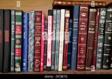 Mishnah Bücher in einer Jeschiwa in Geula, Jerusalem, Israel. Stockfoto