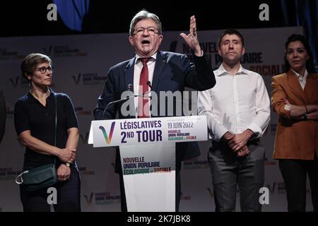 ©Sebastien Muylaert/MAXPPP - Paris 19/06/2022 der Vorsitzende der linken Koalition NUPES Jean-Luc Melenchon hält eine Rede nach den ersten Ergebnissen der Parlamentswahlen in Paris. Die Abstimmung ist entscheidend für die Agenda des französischen Präsidenten für die zweite Amtszeit nach seiner Wiederwahl im April, da der 44-Jährige eine Mehrheit braucht, um versprochene Steuersenkungen und Sozialreformen durchzusetzen und das Rentenalter zu erhöhen. Paris, 19.06.2022 Stockfoto