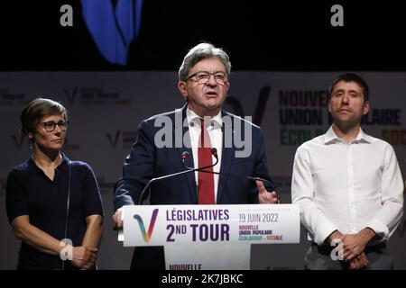 ©Sebastien Muylaert/MAXPPP - Paris 19/06/2022 der Vorsitzende der linken Koalition NUPES Jean-Luc Melenchon hält eine Rede nach den ersten Ergebnissen der Parlamentswahlen in Paris. Die Abstimmung ist entscheidend für die Agenda des französischen Präsidenten für die zweite Amtszeit nach seiner Wiederwahl im April, da der 44-Jährige eine Mehrheit braucht, um versprochene Steuersenkungen und Sozialreformen durchzusetzen und das Rentenalter zu erhöhen. Paris, 19.06.2022 Stockfoto