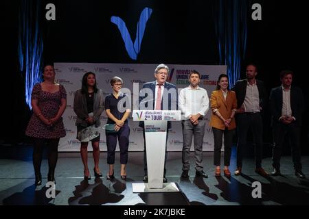 ©Sebastien Muylaert/MAXPPP - Paris 19/06/2022 der Vorsitzende der linken Koalition NUPES Jean-Luc Melenchon hält eine Rede nach den ersten Ergebnissen der Parlamentswahlen in Paris. Die Abstimmung ist entscheidend für die Agenda des französischen Präsidenten für die zweite Amtszeit nach seiner Wiederwahl im April, da der 44-Jährige eine Mehrheit braucht, um versprochene Steuersenkungen und Sozialreformen durchzusetzen und das Rentenalter zu erhöhen. Paris, 19.06.2022 Stockfoto