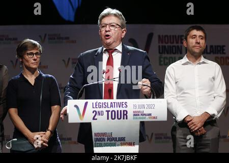 ©Sebastien Muylaert/MAXPPP - Paris 19/06/2022 der Vorsitzende der linken Koalition NUPES Jean-Luc Melenchon hält eine Rede nach den ersten Ergebnissen der Parlamentswahlen in Paris. Die Abstimmung ist entscheidend für die Agenda des französischen Präsidenten für die zweite Amtszeit nach seiner Wiederwahl im April, da der 44-Jährige eine Mehrheit braucht, um versprochene Steuersenkungen und Sozialreformen durchzusetzen und das Rentenalter zu erhöhen. Paris, 19.06.2022 Stockfoto