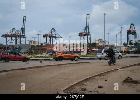 ©Nicolas Remene / Le Pictorium/MAXPPP - Lome 31/05/2022 Nicolas Remene / Le Pictorium - 31/5/2022 - Togo / Lome / Lome - Vue sur le Port Autonome de Lome au Togo, le 30 Mai 2022. Le Port de Lome est le seul Port en Eau profonde de la cote ouest africaine pouvant accueillir des navires a fort tirant d'Eau. / 31/5/2022 - Togo / Lome / Lome - Blick auf den Hafen Autonome de Lome in Togo, 30. Mai 2022. Der Hafen von Lome ist der einzige Tiefwasserhafen an der westafrikanischen Küste, der Tiefseeschiffe aufnehmen kann. Stockfoto