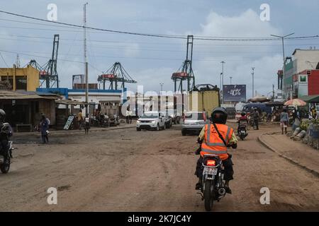 ©Nicolas Remene / Le Pictorium/MAXPPP - Lome 31/05/2022 Nicolas Remene / Le Pictorium - 31/5/2022 - Togo / Lome / Lome - Vue sur le Port Autonome de Lome au Togo, le 30 Mai 2022. Le Port de Lome est le seul Port en Eau profonde de la cote ouest africaine pouvant accueillir des navires a fort tirant d'Eau. / 31/5/2022 - Togo / Lome / Lome - Blick auf den Hafen Autonome de Lome in Togo, 30. Mai 2022. Der Hafen von Lome ist der einzige Tiefwasserhafen an der westafrikanischen Küste, der Tiefseeschiffe aufnehmen kann. Stockfoto