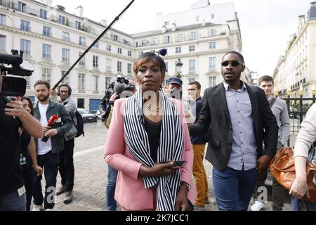 ©PHOTOPQR/LE PARISIEN/olivier corsan ; Paris ; 20/06/2022 ; Paris, Frankreich, le 20 juin 2022. après le second Tour de législatives, les nouveaux députés et ceux qui sont réélus arrivent l'Assemblée Nationale. Rachel Kéké, député LFI du Val-de-Marne Foto : LP / Olivier Corsan die neu gewählte Abgeordnete Rachel Keke von der New Ecologic and Social Peoples Union (NUPES) trifft am 21. Juni 2022 auf der Nationalversammlung in Paris, Frankreich, ein. Rachel Keke, eine ehemalige Putzfrau, war Gewerkschaftsführerin und führte einen Kampf gegen die Accor Group für bessere Arbeitsbedingungen. Stockfoto