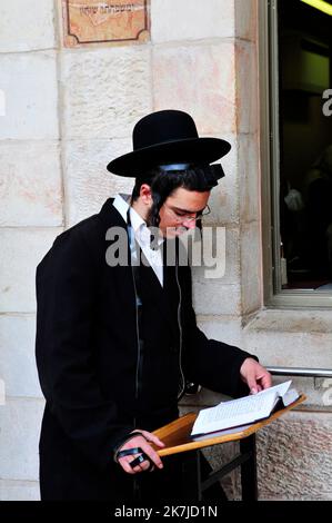 Eine orthodoxe Yeshiva im Geula-Viertel in Jerusalem, Israel. Stockfoto